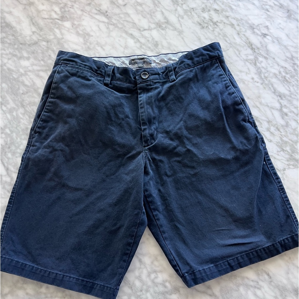 Banana Republic Men Shorts. Size 33